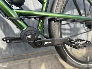 Een mooie nieuwe optie voor de vakantie Fiets van het jaar 2023: nu leverbaar met Pinion Smart.shift elektrische schakeling. Super snel schakelen op jouw vakantiefiets met de Pinion Trigger shifter. Een testfiets is nú beschikbaar bij ons testcenter! #pinion #pinionbike #gatesbeltdrive #gatescarbondrive #nabendynamo #sonhubdynamo #sonnabendynamo #fietsvakantie #fietsvanhetjaar