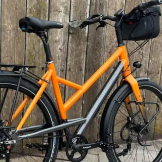 Oranje boven! (en Antraciet onder). Of kies jouw eigen favoriete kleur bij Jongerius! Fijne koningsdag gewenst.